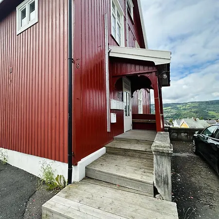 شقة Toppleilighet I Sentrum Av