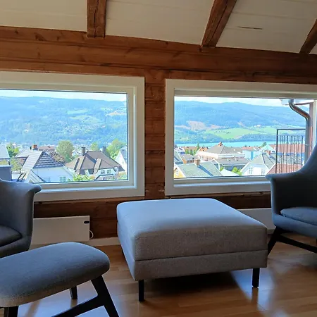 Toppleilighet I Sentrum Av